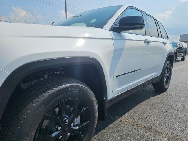 new 2024 Jeep Grand Cherokee car, priced at $43,355