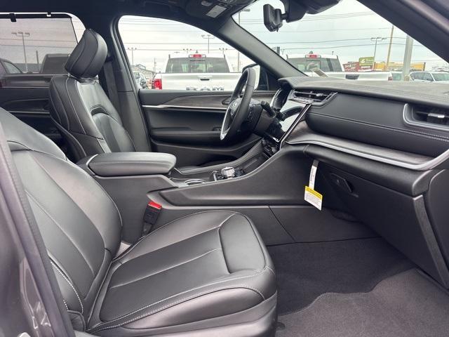 new 2025 Jeep Grand Cherokee car, priced at $47,605