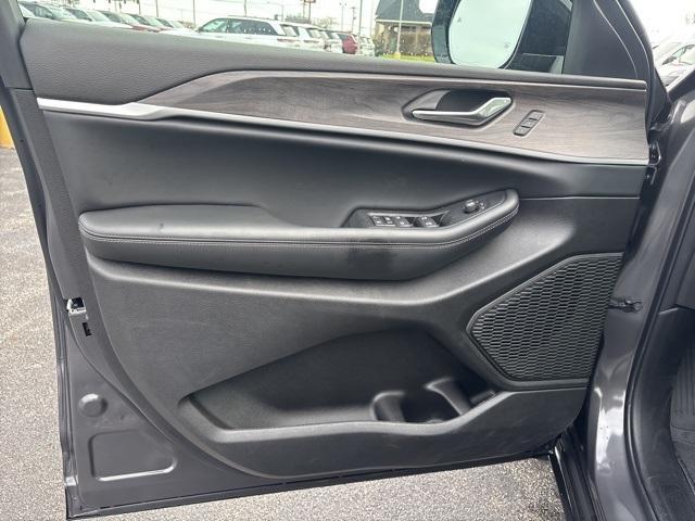 new 2025 Jeep Grand Cherokee car, priced at $47,605