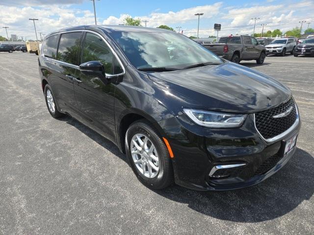 new 2025 Chrysler Pacifica car, priced at $41,690