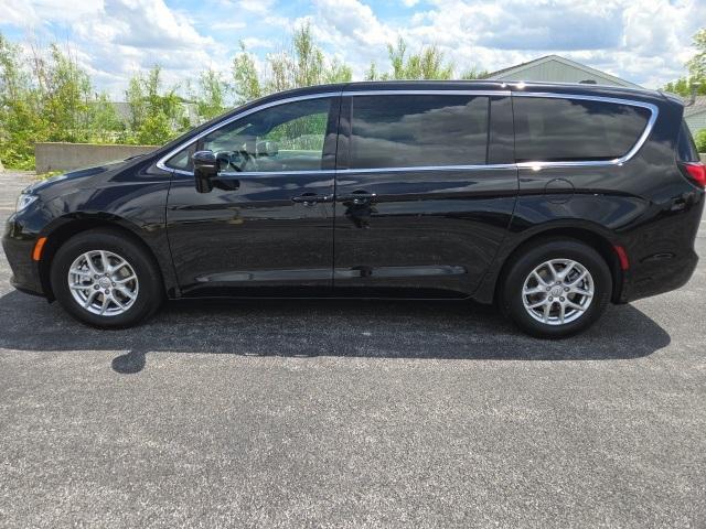 new 2025 Chrysler Pacifica car, priced at $41,690