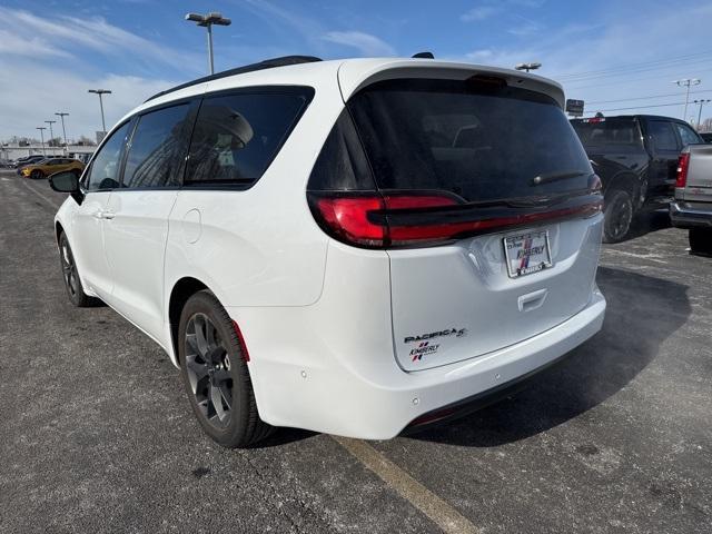 new 2024 Chrysler Pacifica car, priced at $40,095