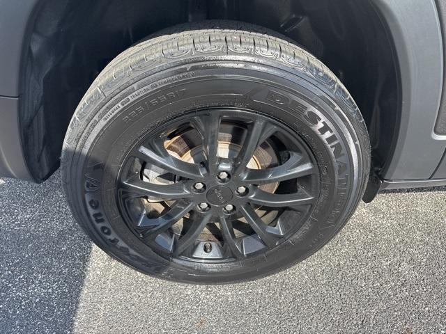 used 2023 Jeep Cherokee car, priced at $23,975