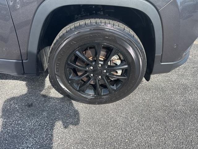 used 2023 Jeep Cherokee car, priced at $23,975
