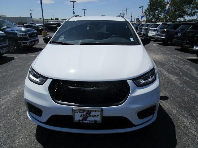 new 2024 Chrysler Pacifica car, priced at $39,995