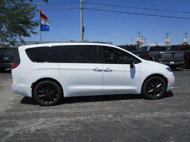 new 2024 Chrysler Pacifica car, priced at $39,995