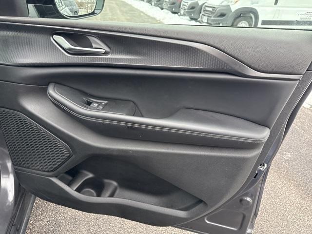 used 2024 Jeep Grand Cherokee car, priced at $33,921