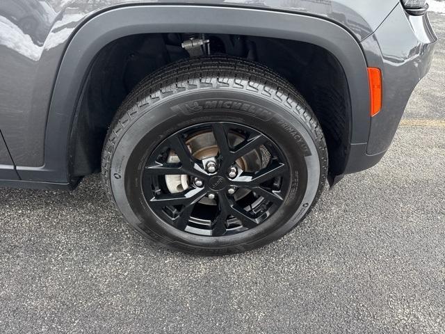 used 2024 Jeep Grand Cherokee car, priced at $33,921