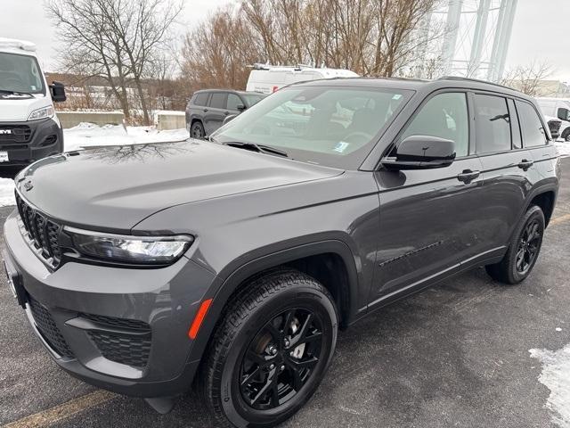 used 2024 Jeep Grand Cherokee car, priced at $33,921