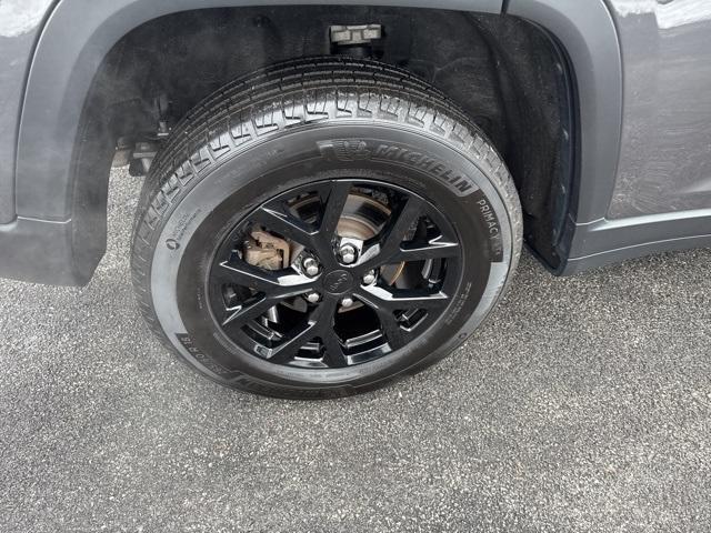 used 2024 Jeep Grand Cherokee car, priced at $33,921