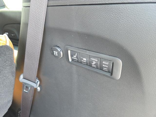 new 2025 Chrysler Pacifica car, priced at $51,406