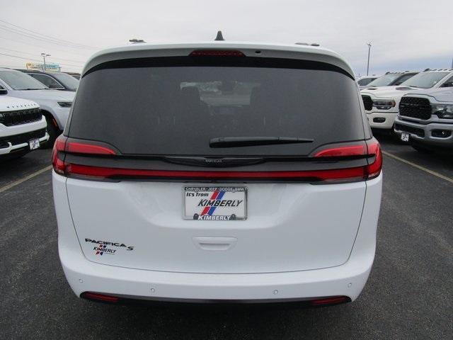 new 2024 Chrysler Pacifica car, priced at $39,595