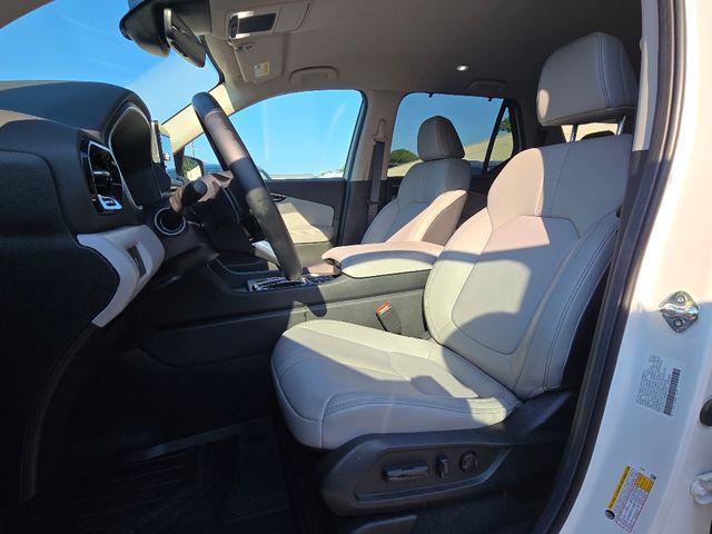 used 2025 Honda Pilot car, priced at $43,991