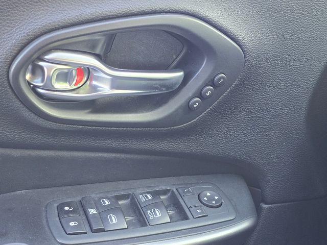 used 2020 Jeep Cherokee car, priced at $19,126