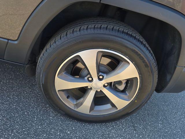 used 2020 Jeep Cherokee car, priced at $19,126