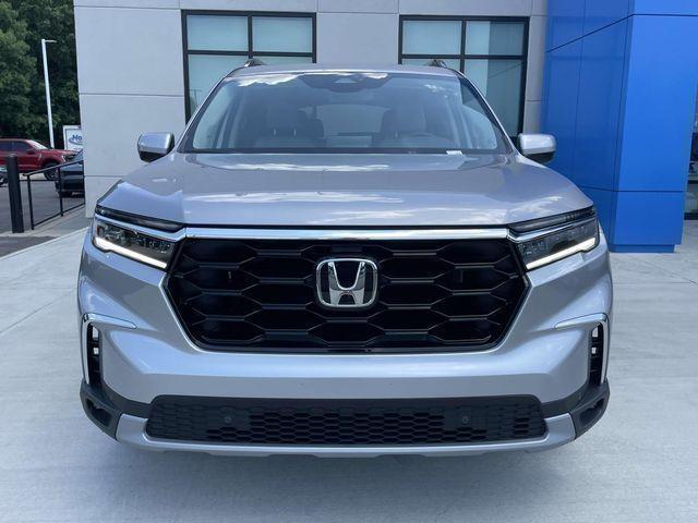 new 2025 Honda Pilot car, priced at $46,756