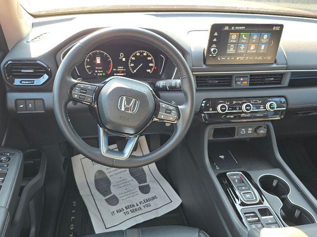 used 2025 Honda Pilot car, priced at $43,991