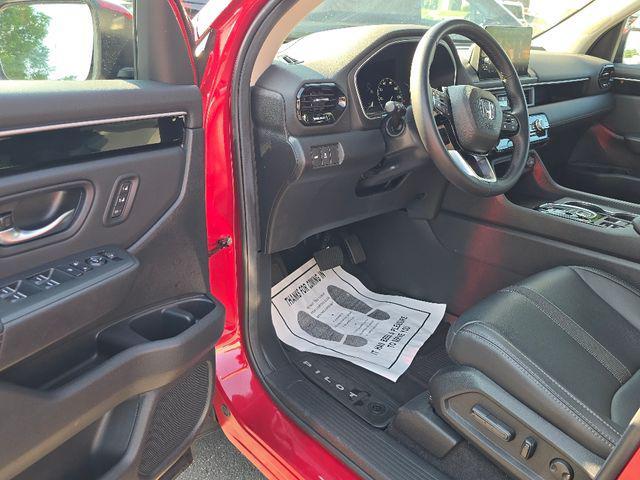 used 2025 Honda Pilot car, priced at $43,991
