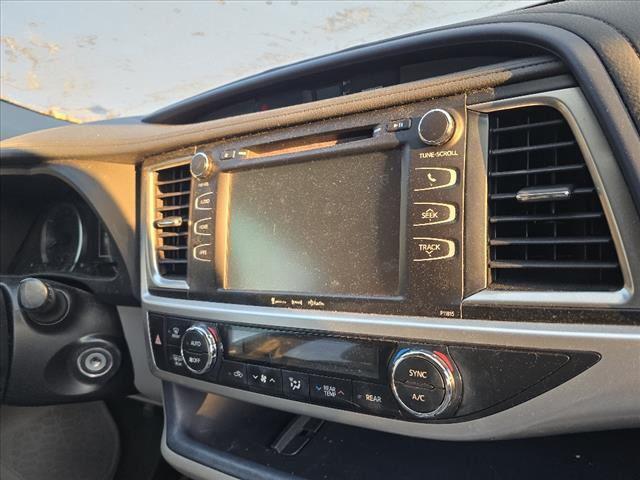 used 2019 Toyota Highlander car, priced at $23,324