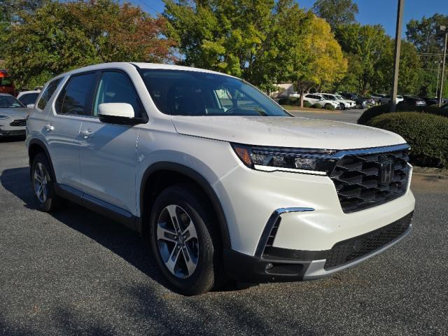 new 2025 Honda Pilot car, priced at $44,428