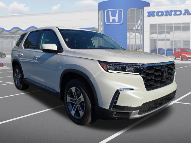 new 2025 Honda Pilot car, priced at $44,428