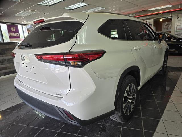 used 2021 Toyota Highlander car, priced at $29,995