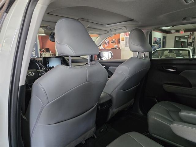 used 2021 Toyota Highlander car, priced at $29,995