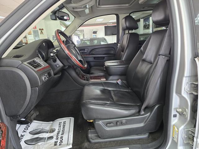 used 2010 Cadillac Escalade ESV car, priced at $16,995