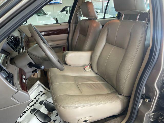 used 2004 Mercury Grand Marquis car, priced at $8,995