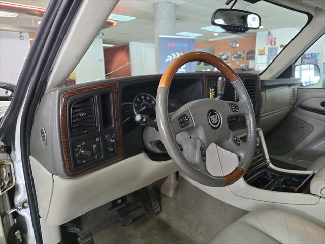 used 2004 Cadillac Escalade ESV car, priced at $5,995