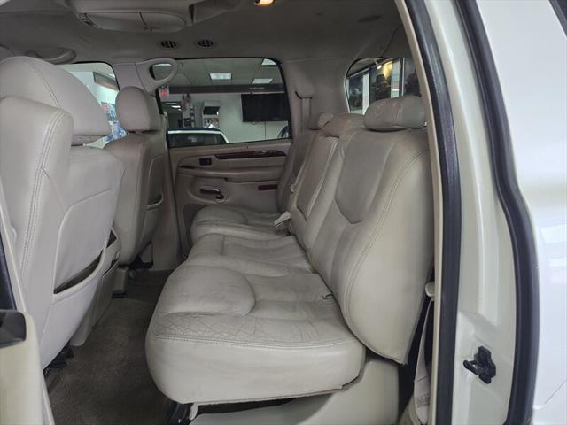 used 2004 Cadillac Escalade ESV car, priced at $5,995