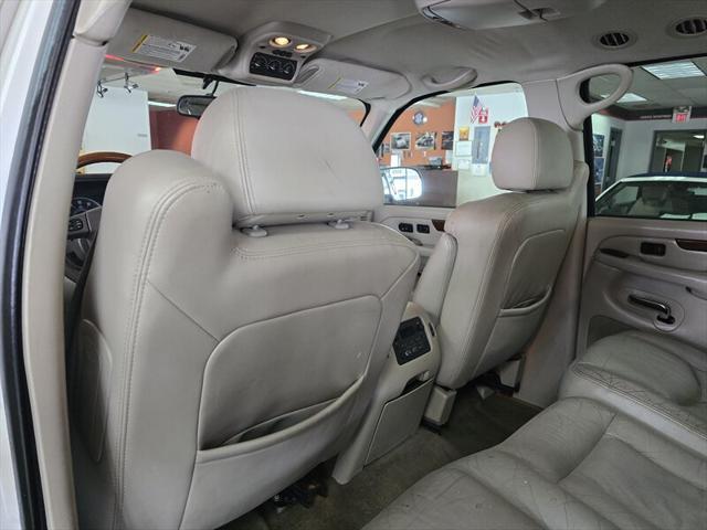 used 2004 Cadillac Escalade ESV car, priced at $5,995