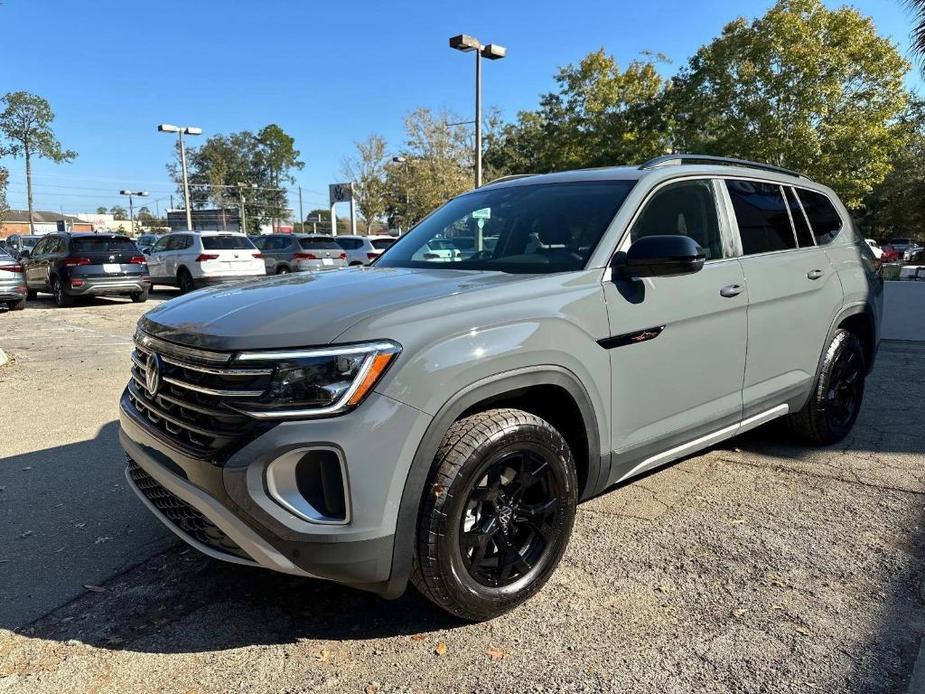 new 2025 Volkswagen Atlas car, priced at $50,101