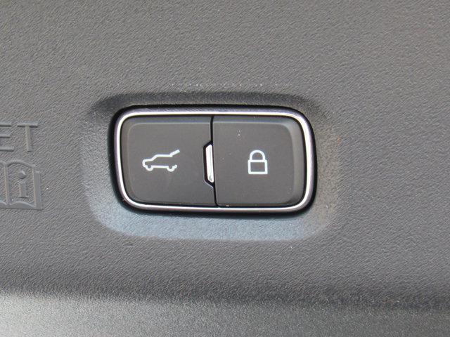 new 2025 Lincoln Navigator car, priced at $106,060