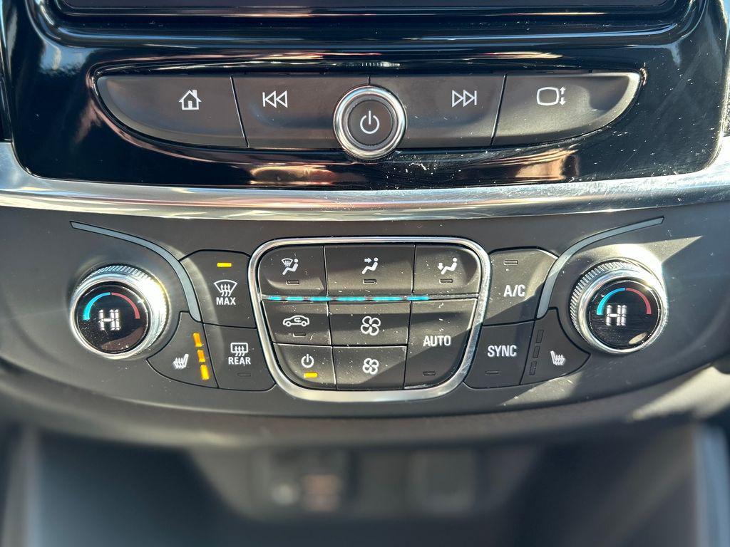 used 2021 Chevrolet Traverse car, priced at $25,604