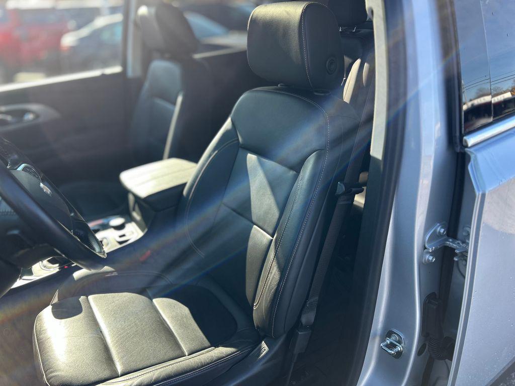 used 2021 Chevrolet Traverse car, priced at $25,604