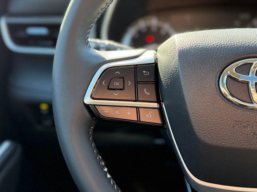 used 2022 Toyota Highlander car, priced at $29,676