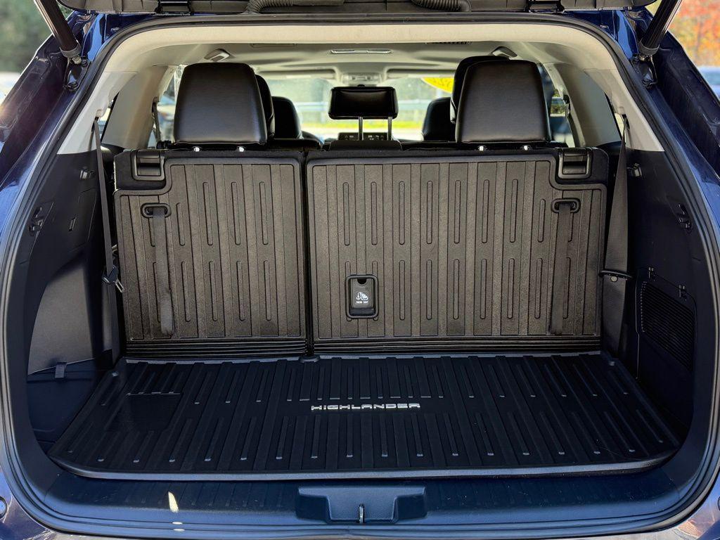 used 2022 Toyota Highlander car, priced at $29,676