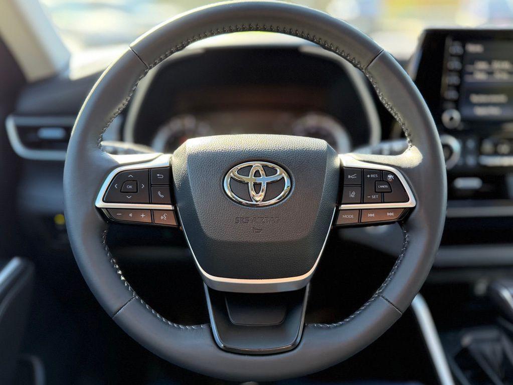 used 2022 Toyota Highlander car, priced at $29,676