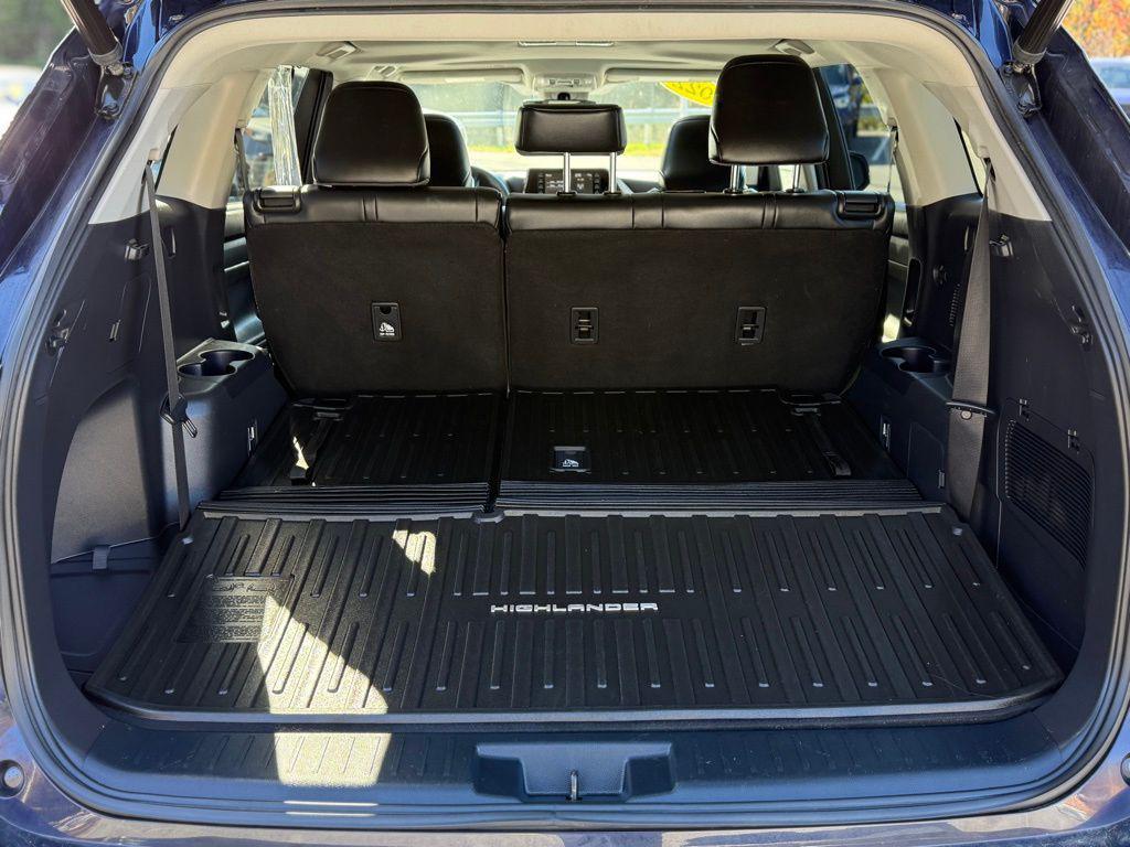 used 2022 Toyota Highlander car, priced at $29,676