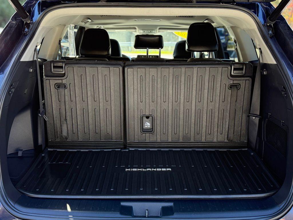 used 2022 Toyota Highlander car, priced at $29,676