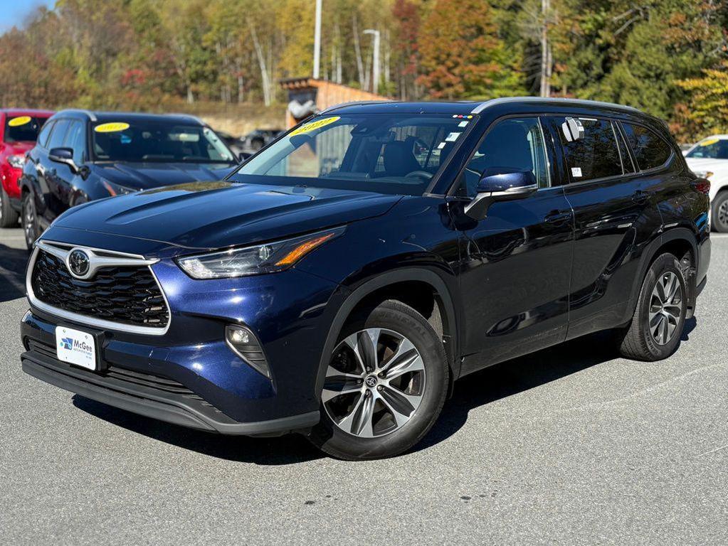 used 2022 Toyota Highlander car, priced at $30,238