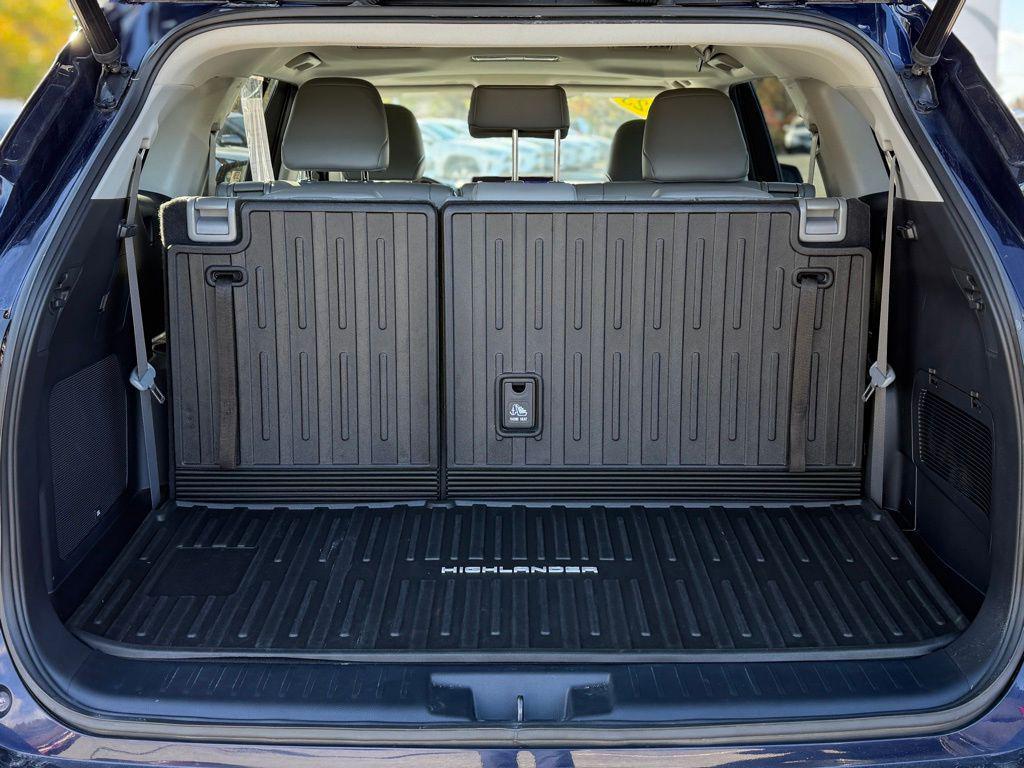 used 2023 Toyota Highlander car, priced at $33,323