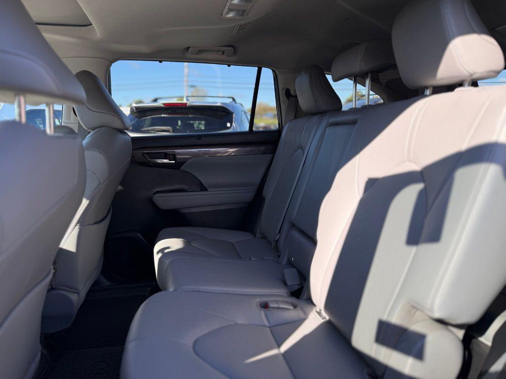 used 2023 Toyota Highlander car, priced at $33,323