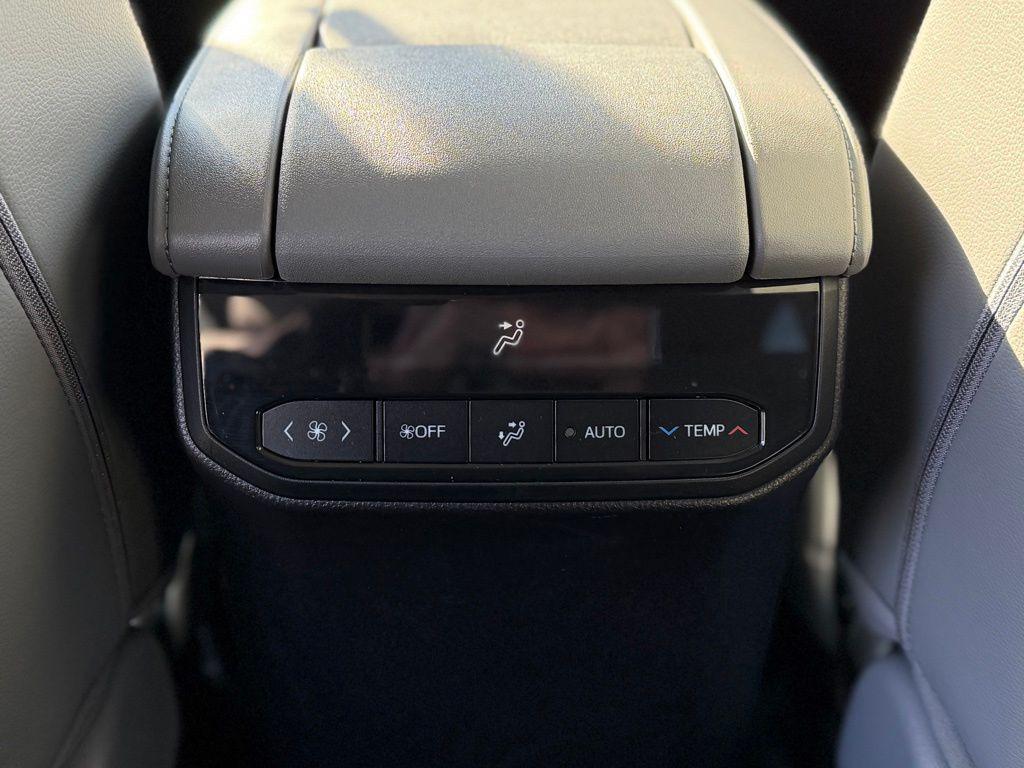 used 2023 Toyota Highlander car, priced at $33,323
