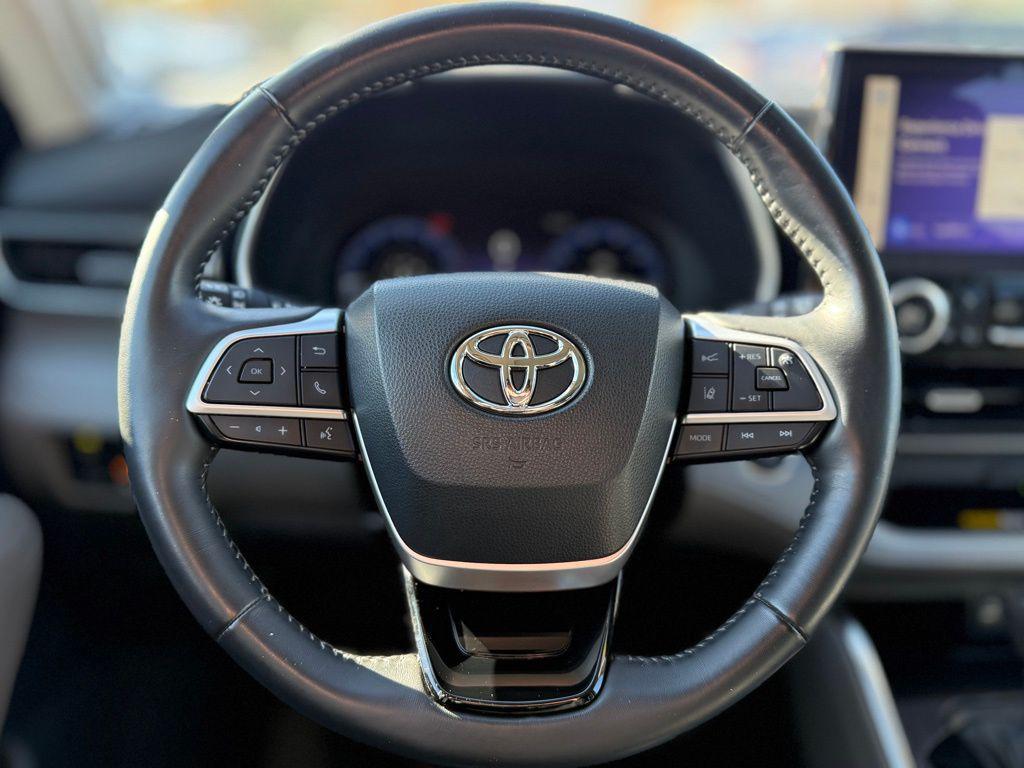 used 2023 Toyota Highlander car, priced at $33,323