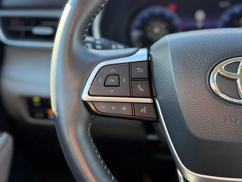 used 2023 Toyota Highlander car, priced at $33,323