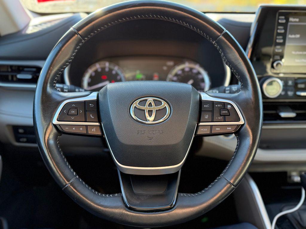 used 2022 Toyota Highlander car, priced at $30,103