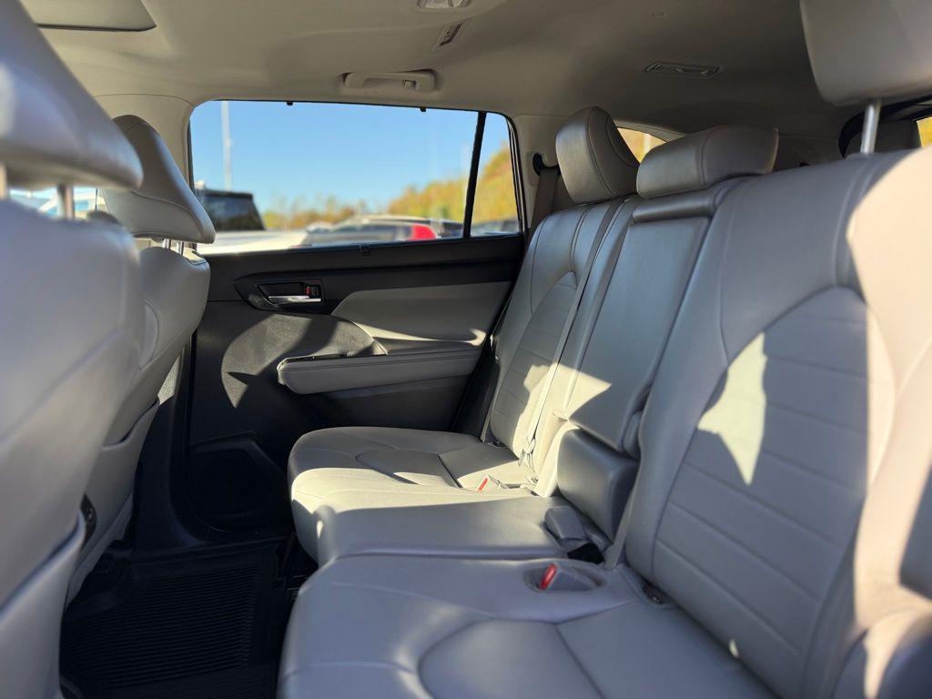used 2022 Toyota Highlander car, priced at $30,103