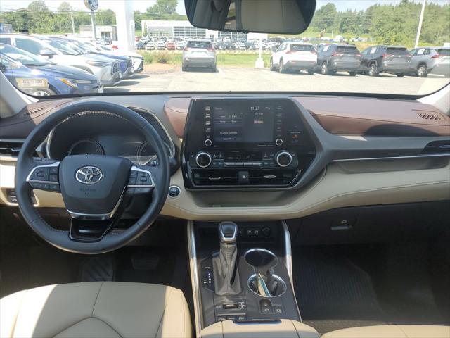 used 2020 Toyota Highlander car, priced at $29,402